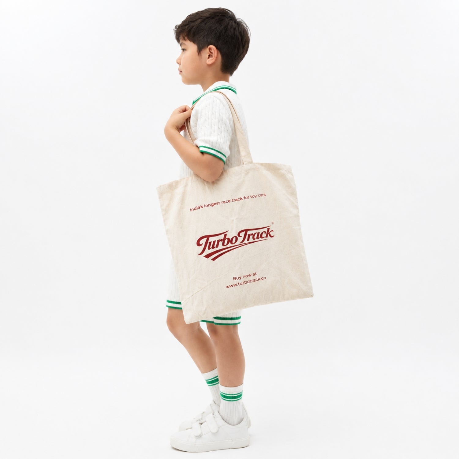 21 feet long, fully flexible, two laned Turbo Track | 2 surprise cars | 4 suction cups | 4 S shaped hooks | 1 Tote Bag