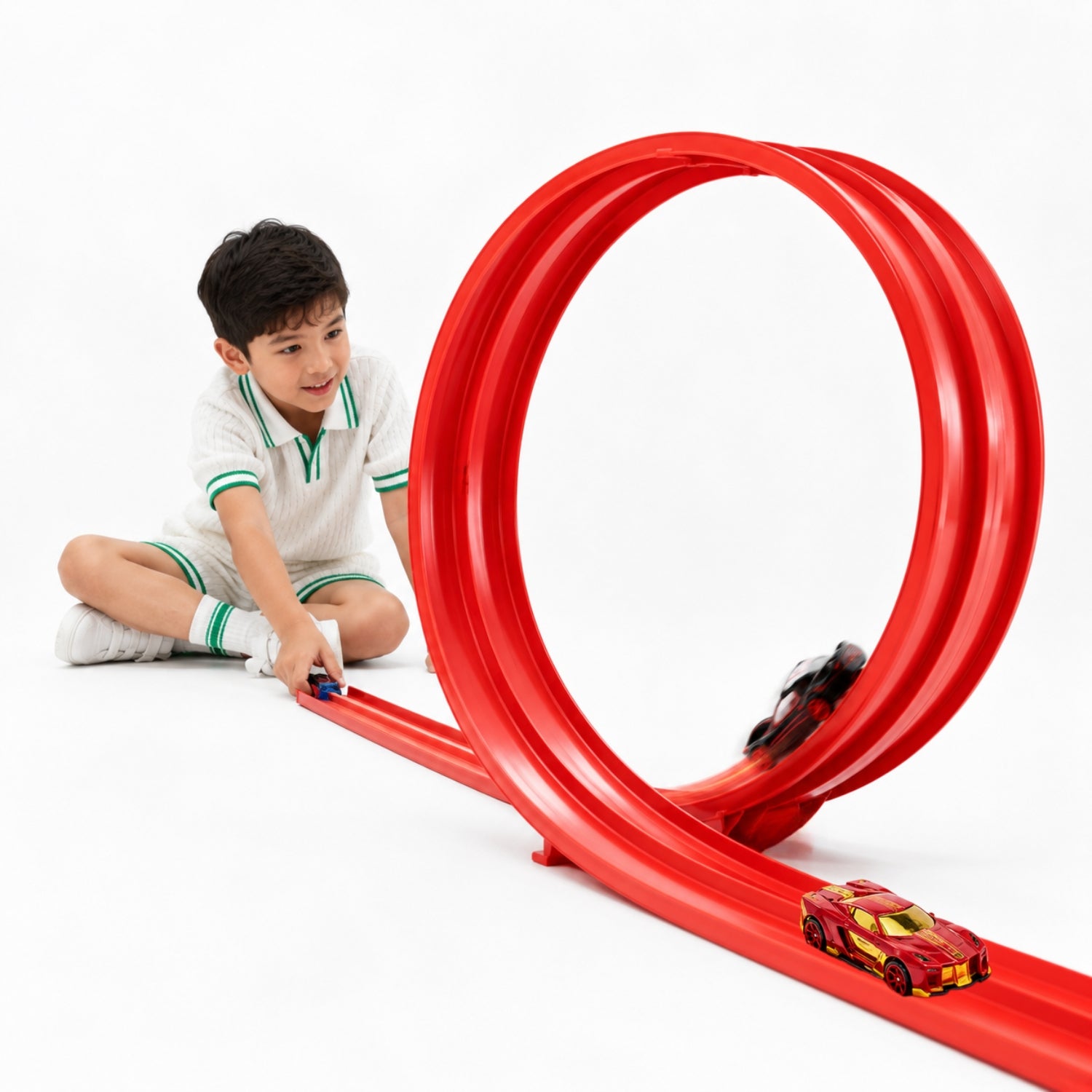 21 feet long, fully flexible, two laned Turbo Track | 2 surprise cars | 4 suction cups | 4 S shaped hooks | 1 Tote Bag