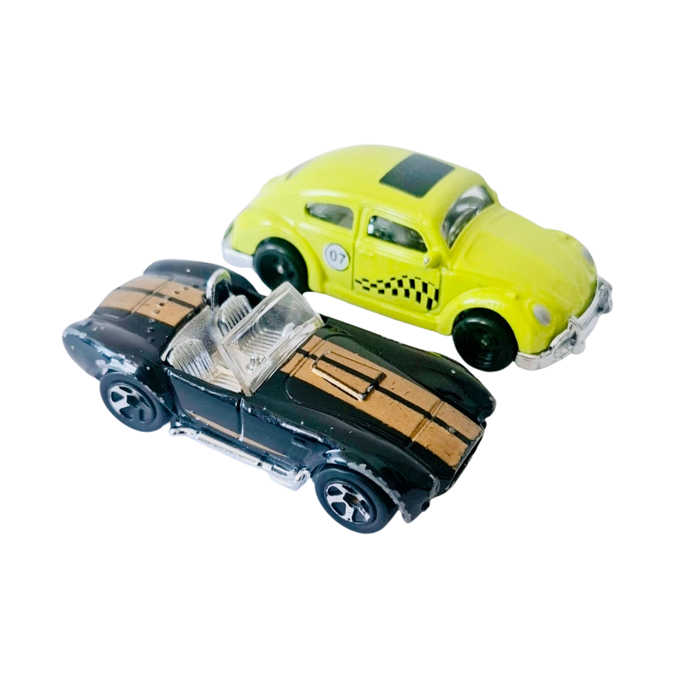 Accessories Kit 2 - 2 Assorted Cars With 4 Suction Cup & 4 Hooks